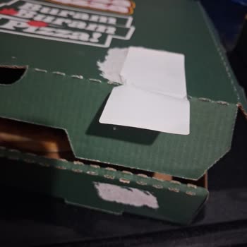 PizzaLazza İki Saat Geciken Soğuk Ve Açık Kutu Pizzada Hijyen Endişesi