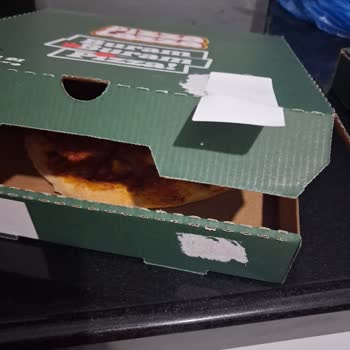 PizzaLazza İki Saat Geciken Soğuk Ve Açık Kutu Pizzada Hijyen Endişesi