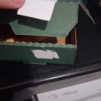 PizzaLazza İki Saat Geciken Soğuk Ve Açık Kutu Pizzada Hijyen Endişesi
