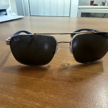 Rayban Ağır Gözlük Burunda İz Bırakıyor