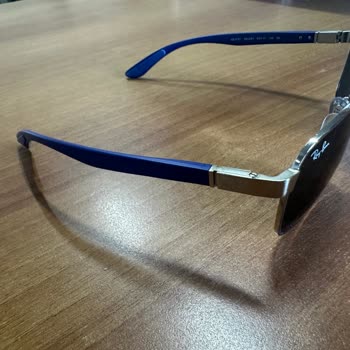 Rayban Ağır Gözlük Burunda İz Bırakıyor
