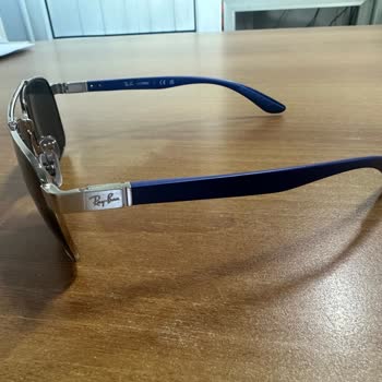 Rayban Ağır Gözlük Burunda İz Bırakıyor