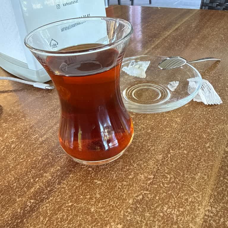 Safahat Restoranında Acı Çay Şikayeti
