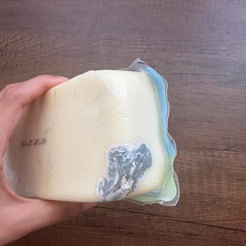 Açılmamış Sütaş Kaşar Peynirinin Süresi Gelmeden Küflenmesi