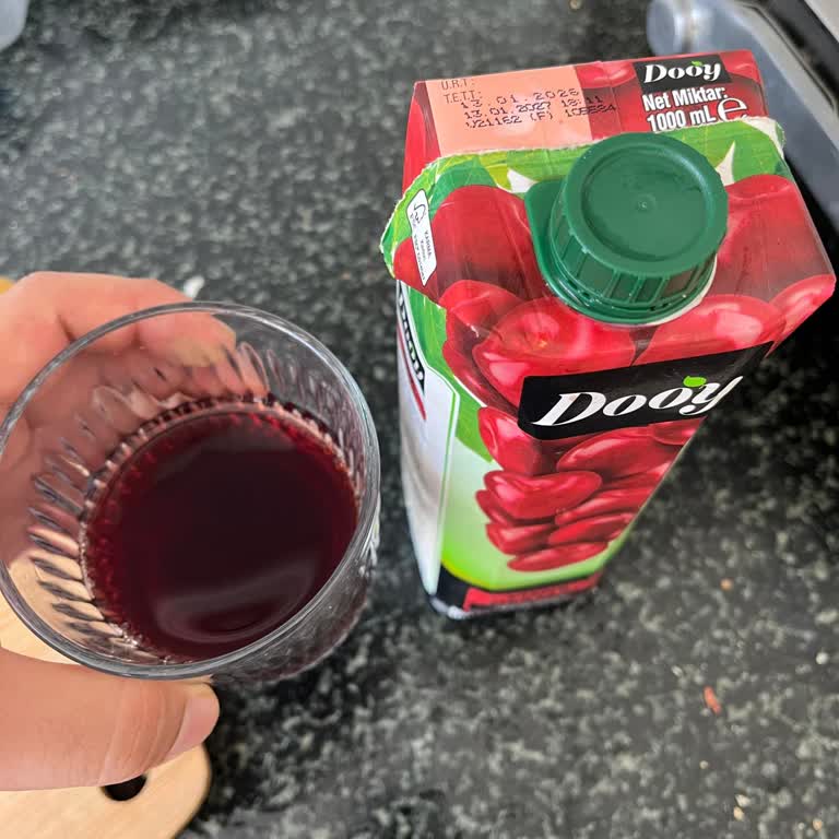 Dooy Marka Vişne Suyunda Bozuk Tat Ve Koku: Sağlık Endişesi Ve İnceleme Talebi