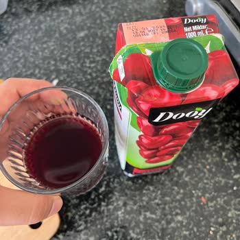 A101'den Alınan Dooy Vişne Suyu Bozuk Koku Ve Renk, Sağlık Endişesi Yaratıyor