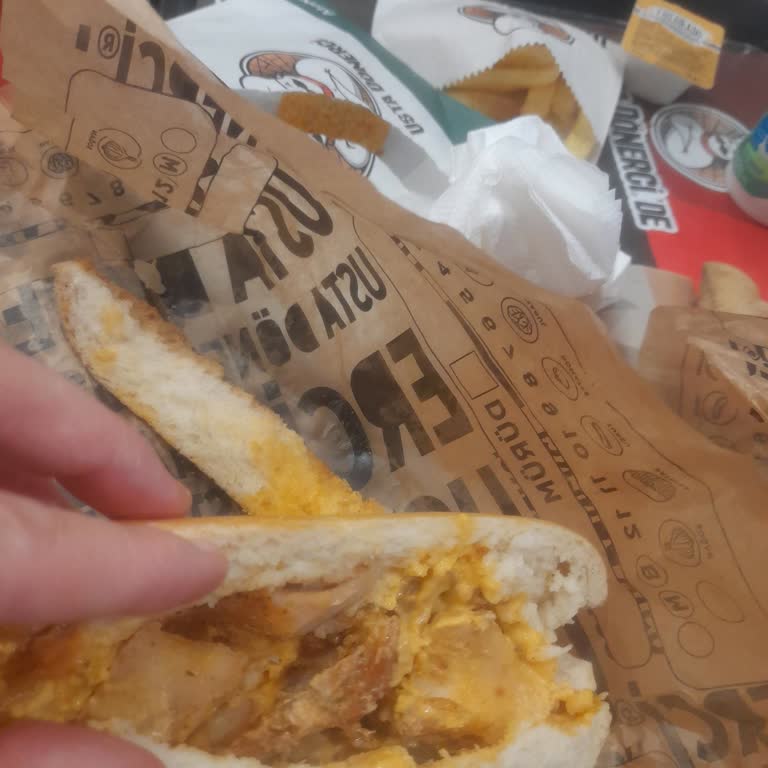 Usta Dönerci Şubesinde Kalitesiz Yemek Ve Eksik Humus Topları Nedeniyle İade Talebi