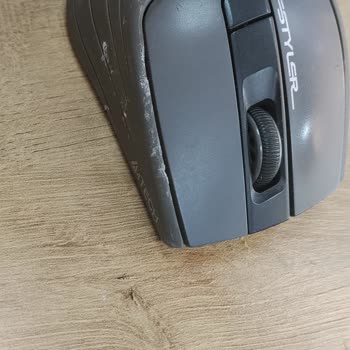 A4 Tech Mauseun Dış Yüzeyi Adeta Kir ve Leke İçindeymiş Gibi Oldu