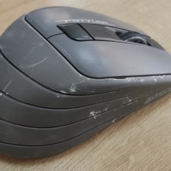 A4 Tech Mauseun Dış Yüzeyi Adeta Kir ve Leke İçindeymiş Gibi Oldu