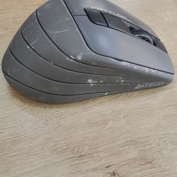 A4 Tech Mauseun Dış Yüzeyi Adeta Kir ve Leke İçindeymiş Gibi Oldu