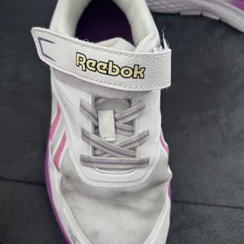 İsparta In Street Mağazasında Alınan Beyaz Reebok Ayakkabıda Çıkarılamayan Leke Sorunu