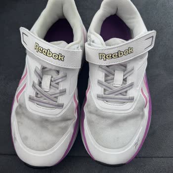 İsparta In Street Mağazasında Alınan Beyaz Reebok Ayakkabıda Çıkarılamayan Leke Sorunu