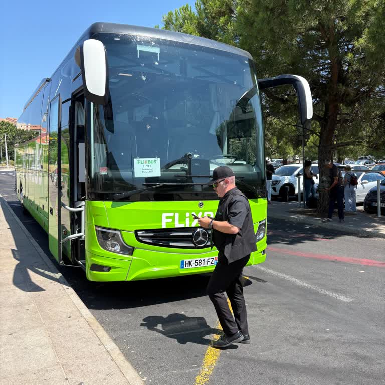 FlixBus Driver at Montpellier Sabines Stop Physically Dismisses Foreign Passengers Asking for Help