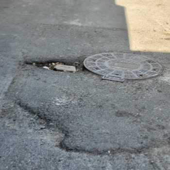 Bahçeköy Caddesi Asfaltı Yapılmaması Çocukları Tehlikeye Atıyor