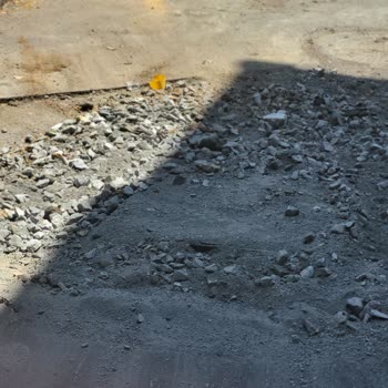 Bahçeköy Caddesi Asfaltı Yapılmaması Çocukları Tehlikeye Atıyor