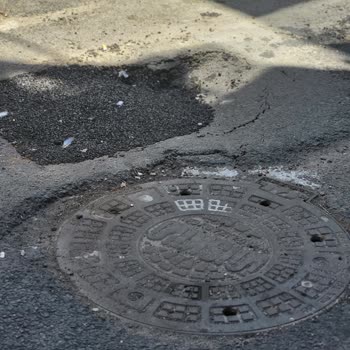 Bahçeköy Caddesi Asfaltı Yapılmaması Çocukları Tehlikeye Atıyor