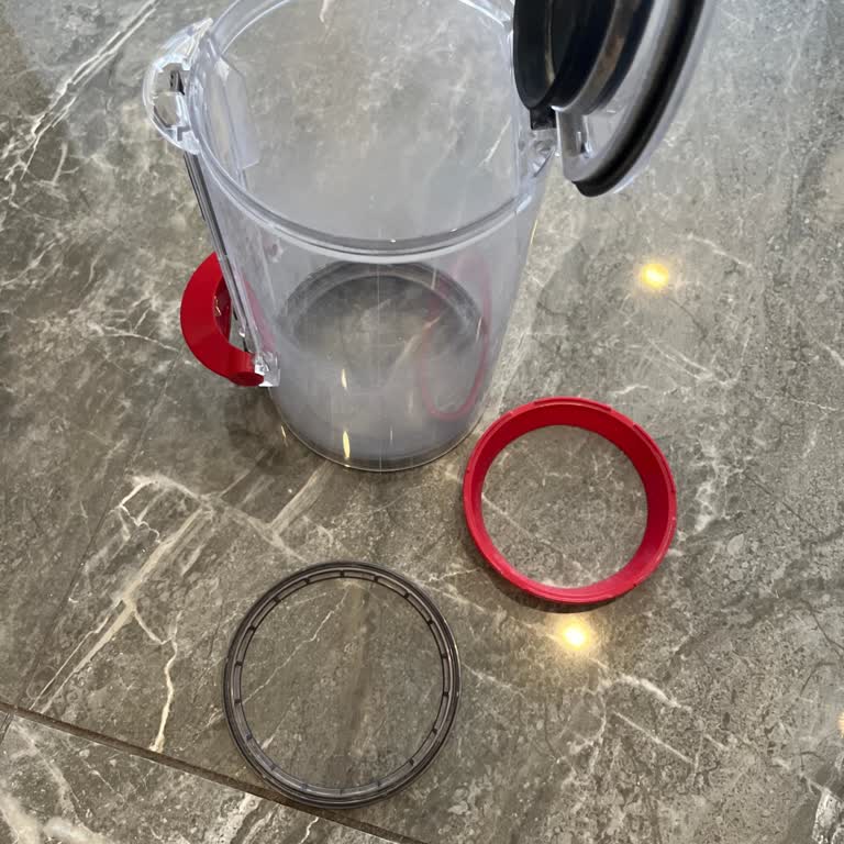 Dyson V15'te Kırmızı Lastik Parçasının Kendiliğinden Çıkması Ve Ücretsiz Parça Talebi