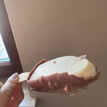 Migros Magnum Badem Dondurması Kristalleşti Ve Tadı Bozuldu, Değişim İstiyorum