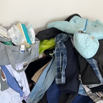 Acil Gardırop Teslimatı Gecikmesi Ve Bebek Kıyafetleri Dağınık