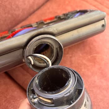 Dyson V15 Süpürge Parçalarının Sürekli Kırılması Ve Yetersiz Müşteri Desteği