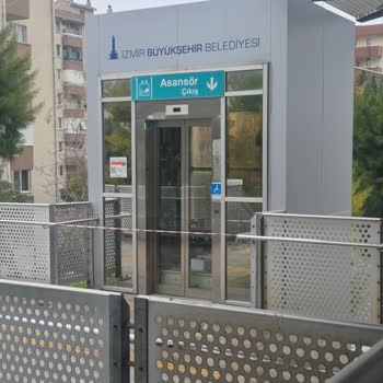 İzmir Sanayi Metro Asansörünün Uzun Süreli Arızası Engelli Yolcuları Zor Duruma Sokuyor