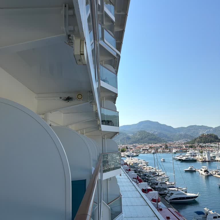 Helal Tatil Vaadi Aşan Açık Bikinili Ve Alkol Satışlı Gemi