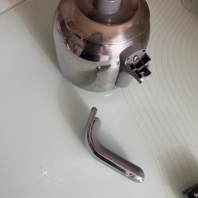 Korkmaz Çaycıda Plastik Kulp Kırıldı, Servis Ücreti 480 TL