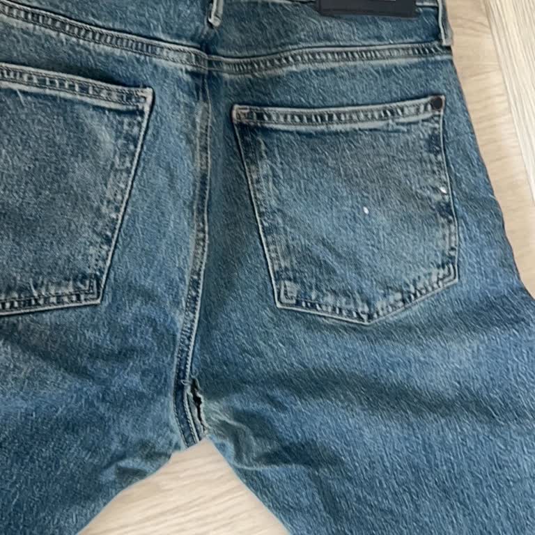 Mavi Classic Denim Pantolonunda Kısa Sürede Yırtılan İnce Kumaş Ve Olumsuz İnceleme