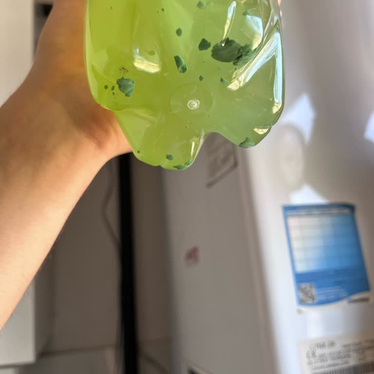Sedimento Verde Inesperado en mi Botella de Schweppes Limonada