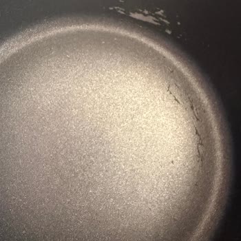 Döküm Tencerenin İç Yüzeyindeki Soyulma Ve Fiş Olmadan Yardım Reddi
