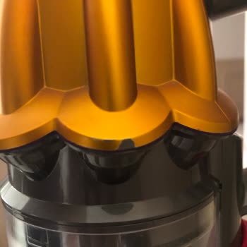 Dyson V12 Süpürge Gövde Soyulması Ve Çekim Gücü Düşüşü İçin Ürün Değişimi Talebi