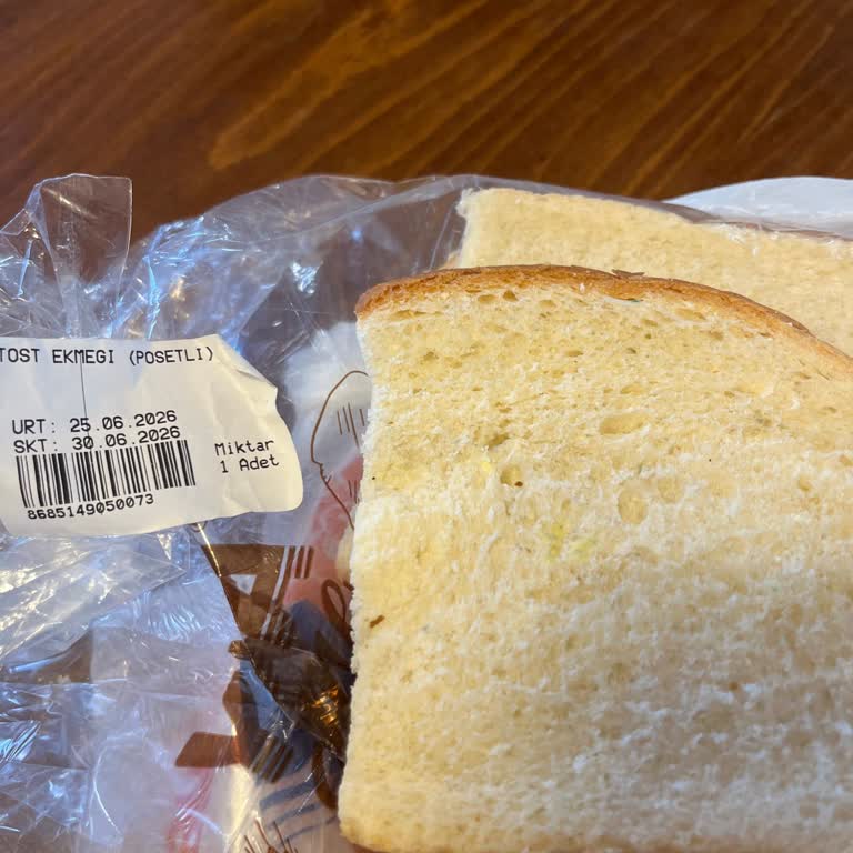 Yasa Market Sağlık Riski Taşıyan Küflenmiş Tost Ekmeği İçin İade Talebi