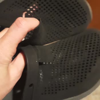 Yırtılan Crocs Terlik Ve Mağazadan Çözüm Alınamıyor