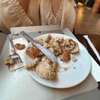 Maltepe Piazza AVM’de Bayat Ekmekli Mozzarella Sandviç Şikayeti