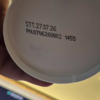 Son Kullanma Tarihi Geçmemiş Protein Yoğurt Quark Üründe Bozulmuş Kıvam Ve Ekşi Tat