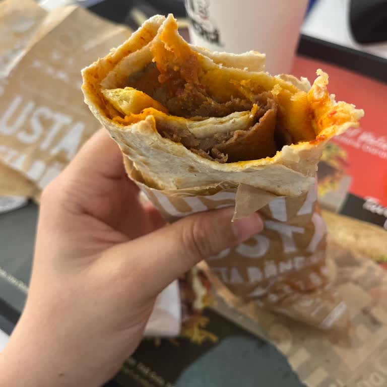 Usta Dönerci Şubesinde Soğuk Ve Tatsız Döner İçin İade Talebi