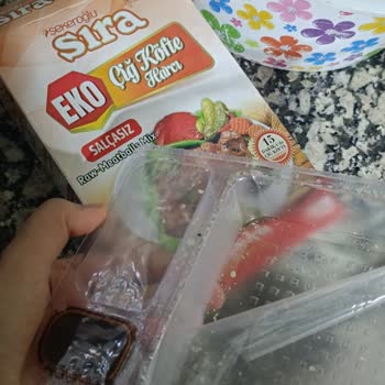 Sekerogluonline.com Sıra Marka Çiğ Köfte Paketlerinin İçinden Salçası Hiç Çıkmadı