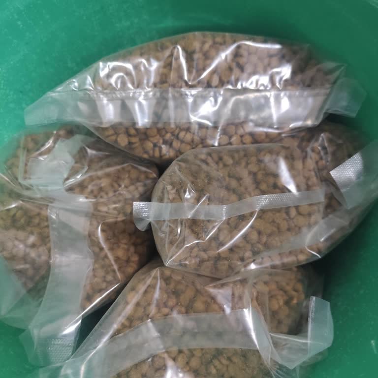 Kedi Maması Açık Paket Gönderildiği İçin Güven Ve Sağlık Endişesi