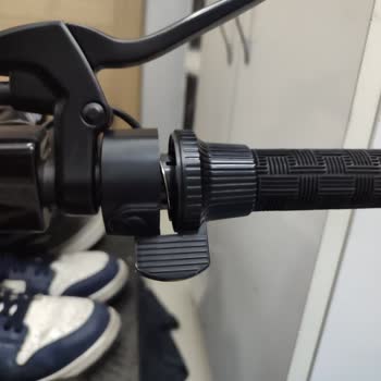 Gaz Kolu Yerinden Çıkıyor Ve Scooter Kontrolsüz Gaz Veriyor, Kullanıcı Güvenliği Tehlikede