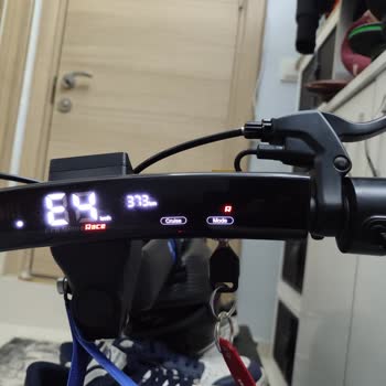 Gaz Kolu Yerinden Çıkıyor Ve Scooter Kontrolsüz Gaz Veriyor, Kullanıcı Güvenliği Tehlikede