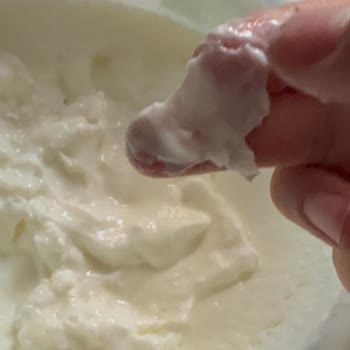 Sütaş Kaymaklı Yoğurtta Şüpheli Doku Ve Hijyen Endişesi