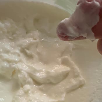 Sütaş Kaymaklı Yoğurtta Şüpheli Doku Ve Hijyen Endişesi