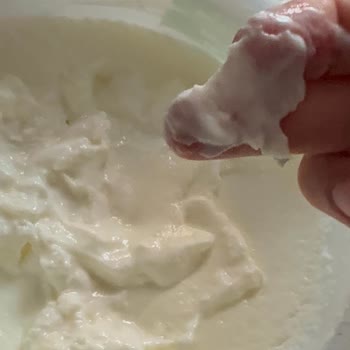 Sütaş Kaymaklı Yoğurtta Şüpheli Doku Ve Hijyen Endişesi