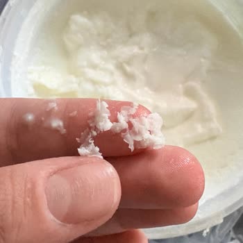 Sütaş Kaymaklı Yoğurtta Şüpheli Doku Ve Hijyen Endişesi