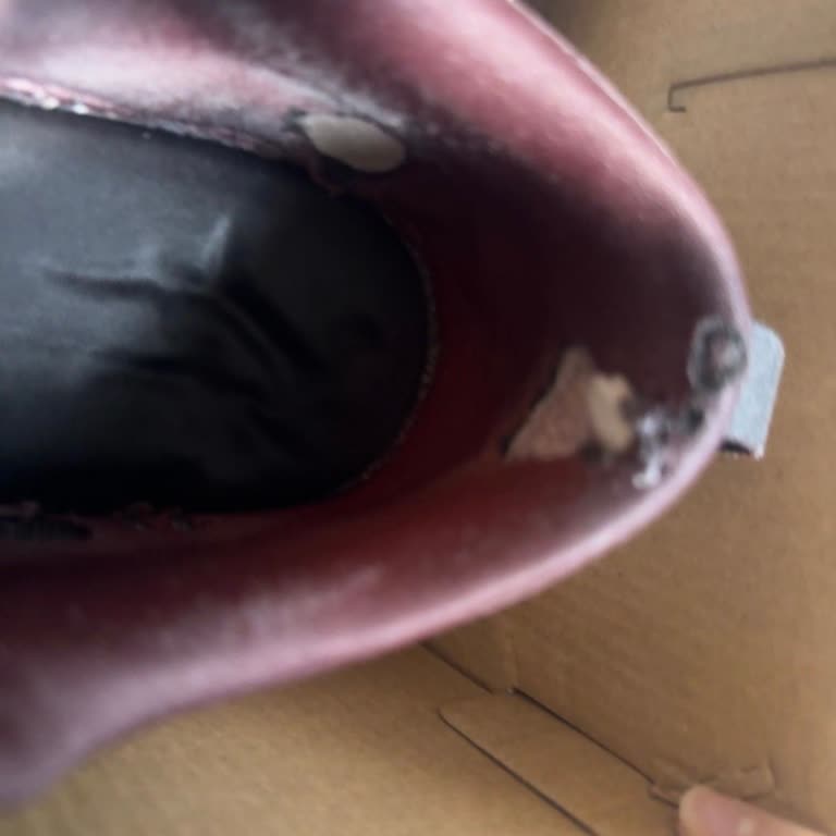 Skechers Ayakkabısında İç Astar Yırtığı Ve Taban Konforunun Hızlı Bozulması