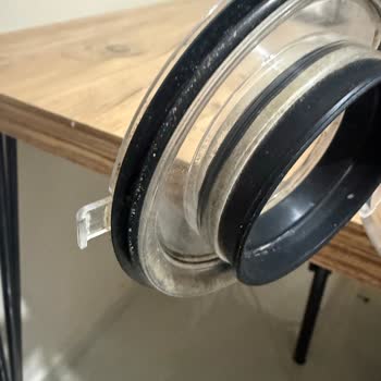 Dyson V15 Süpürge Toz Kaçırıyor, Garanti Kapsamında Ücretsiz Parça Değişimi İstiyorum