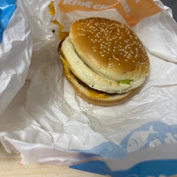 Soğuk Ve Yanlış Gönderilen Burger King Siparişi