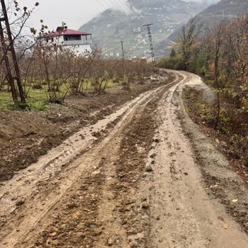 Ortahisar Çağlayan Mahallesi Yolunun Kaplaması Yapılmadığı İçin Mahalle Sakinleri Zor Durumda