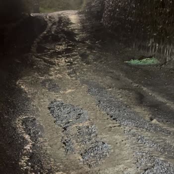 Ortahisar Çağlayan Mahallesi Yolunun Kaplaması Yapılmadığı İçin Mahalle Sakinleri Zor Durumda