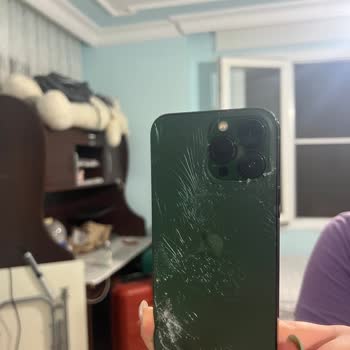 Umbi Kılıfı Telefonumu Parçaladı Ve Şirket Saygısız Davrandı
